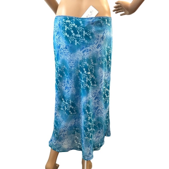 GERIC NEW YORK | BLUE FLORAL FLOWY SKIRT - Picture 4 of 8